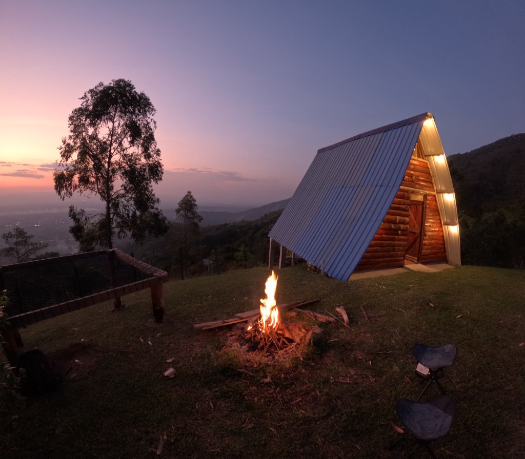 Fogata con vista al valle
